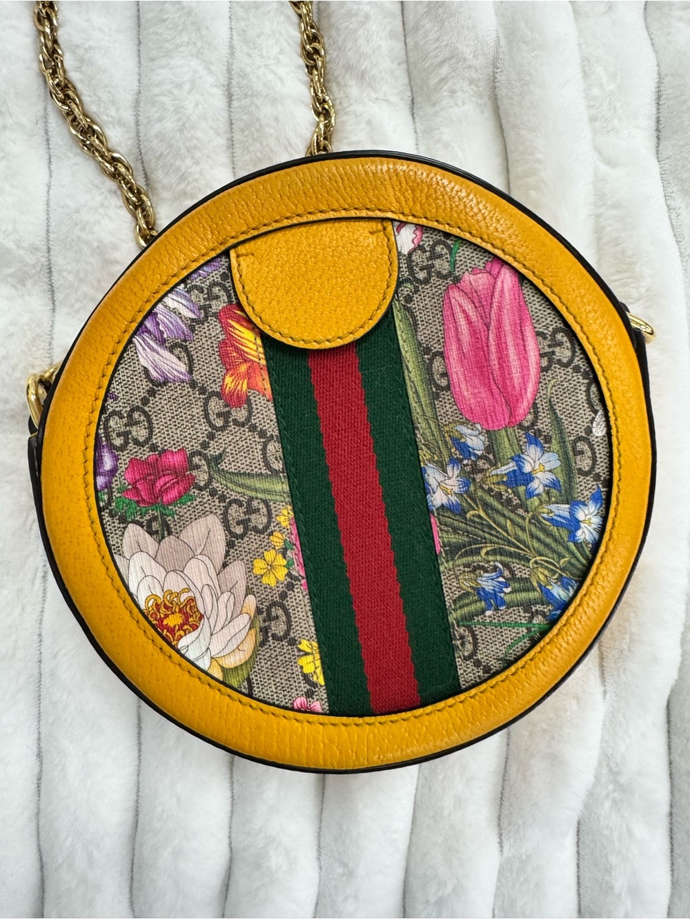 Gucci Floral GG Marmont Round Shoulder Bag in Yellow - Picture 10 of 13
